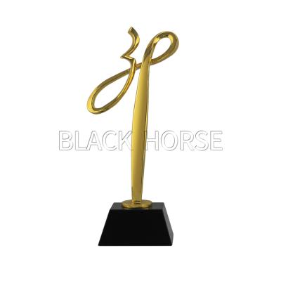 China China Manufacturer Custom Pewter Alloy Trophy Logo Metal Trophy Awards for sale