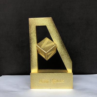 China Custom Europe Manufacturer Trophy Replica 3D Design Metal Sculpture Abstract Awards Plaque Trophy for sale