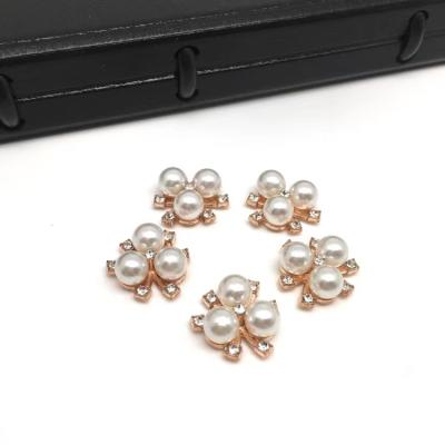 China Pointback Rhinestone Pearl Buttons Christmas Snowflake Rhinestone Buttons Faux Pearl Embellishments Alloy Pearl Floral Brooch For Craft for sale