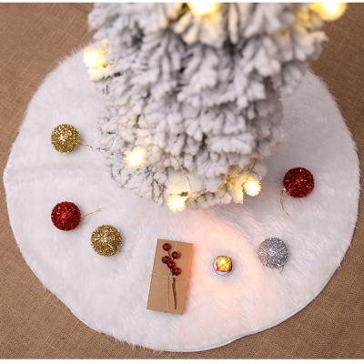 China Christamas Tree Decoration 2022 Hot Selling Artificial Fur Plush Soft White Christmas Tree Skirt For Christmas Trees Decoration for sale