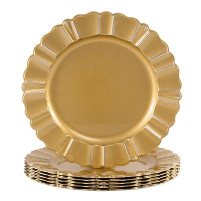 China 13in Gold Charger Plate Vintage Dinner Dish Stocked Plastic Chargers Wedding Christmas Party Decoration Tableware Serving Dish for sale