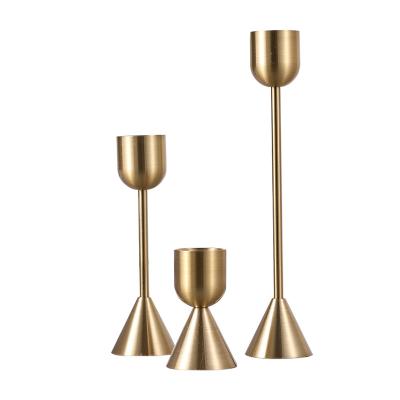 China Wedding Event Party Birthday Candle Holder Metal Luxury Gold Wedding Decorative Candlesticks Set Holiday Christmas Party Dinner Candle Holder Stand for sale