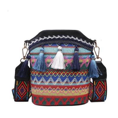 China Casual High Quality Popular Causal Cross - Body Bag Bucket Messenger Women Ethnic Tassel Sling Bag for sale