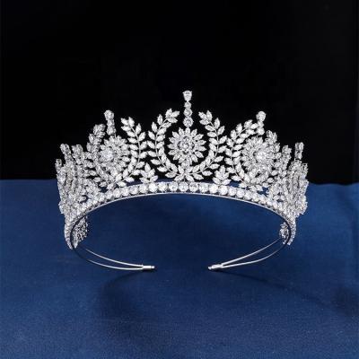 China 2022 Luxury Large Shiny Crystal Gold Formal Baroque Kings Crown For Pageant Tiara Jewelry for sale