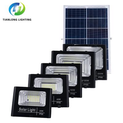 China Hot Sale IP65 25w 40w 60w 100w 200w Waterproof Aluminum Garden LED Outdoor Solar Flood Light for sale