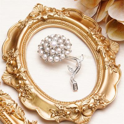 China High Quality Fabric Decoration Panla 2022 Queen Flower Shape Silver Pearl Brooch For Dress Decoration for sale