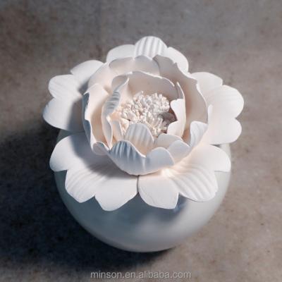 China Sustainable Wholesale Ceramic Flower Aroma Oil Diffuser for sale