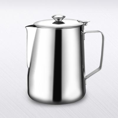 China Stored Pouring Latte Jug 18/10 Stainless Steel Milk Frothing Jug With Lid for sale