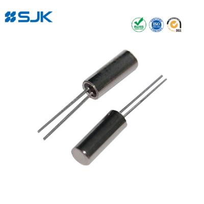 China 3 X 8mm Through Hole Crystal Resonator With 32.768KHz 12.5pF ±20ppm -20~+70℃ for sale