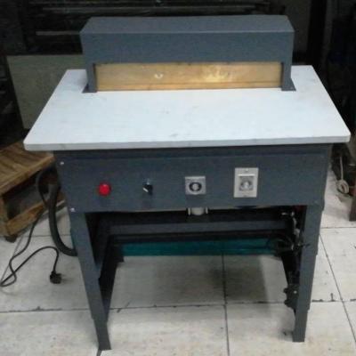 China Printing Magazines Pneumatic Air Heavy Duty Hardcover Flute Pressing Machine for sale