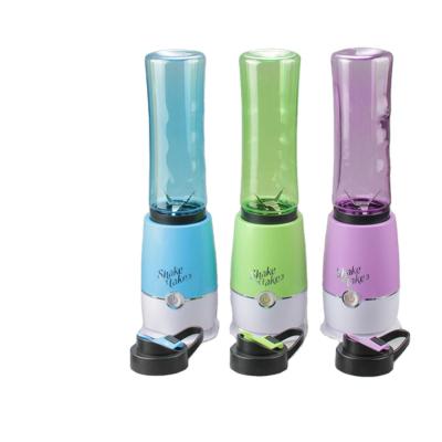 China Safe Portable Hand Blender Juicer Cup Christmas Gift Licuadora Outdoor Mini Portatil Blender for sale