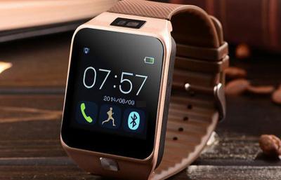 China Multi - reloj elegante del teléfono celular de la muñeca de la versión 3,0 de Bluetooth de la lengua con la tarjeta de Sim en venta