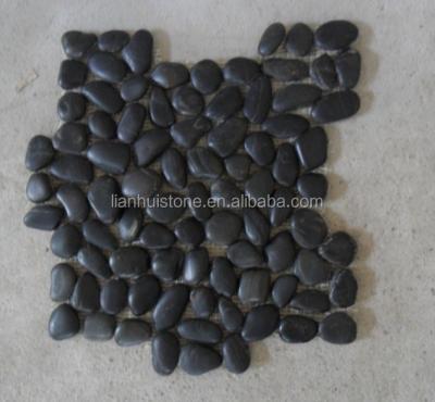 China SYC013 Bathroom Polished Flat-laid Round Black Pebble Stone Mosaic Tile With Mesh-back for sale