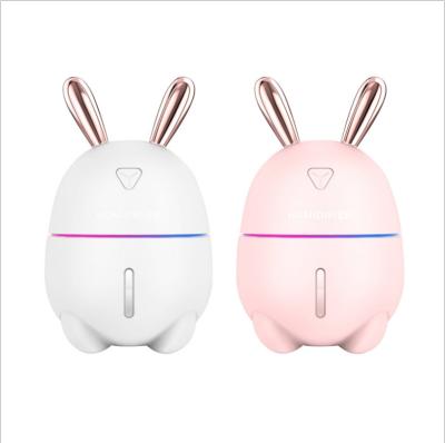 China Easy Operate Mini USB Humidifier Household Mute Bedroom Small Desktop Air Spray Moisturizing for sale