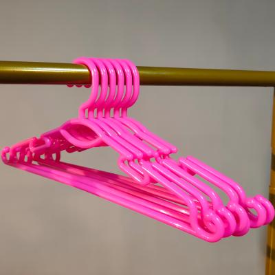 China Factory price top quality pink non-slip adult non-slip plastic clothes hanger with shape for sale