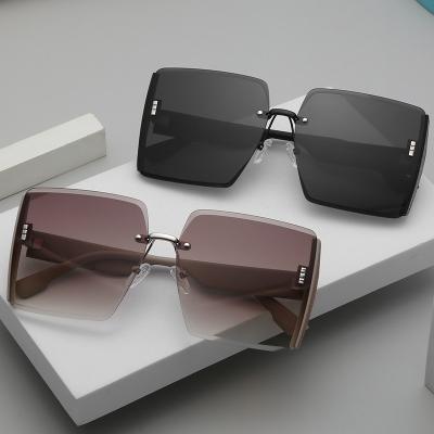 China Fashion Sunglasses 2022 Luxury High Quality Square Rimless Fashionable Women's Sunglasses for sale