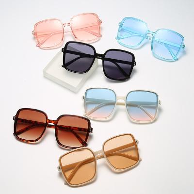 China Fashion Sunglasses New Design Women Fashion Ladies Fashionable Custom Logo Cheap And High Quality Sunglasses for sale