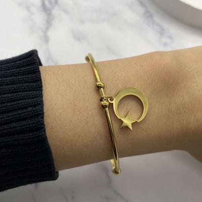 China Trendy New Arrival PVD Circle Star Pendant Stainless Steel Cuff Open Bangle Crescent Half Moon Star Pendant Bangle for sale