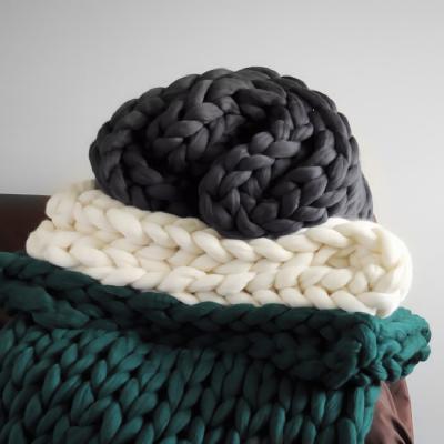 China Large Size Handmade Super Soft Bulky Acrylic Yarn Anti-Pull Sales Thick Knitted Blanket Tube Thick Knitted Blanket for sale