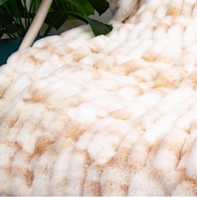 China Anti-Pull Custom Polyester Faux Fur Luxury Fuzzy 100% Warm Throw Blanket For Sofa Seat Home Decoration for sale