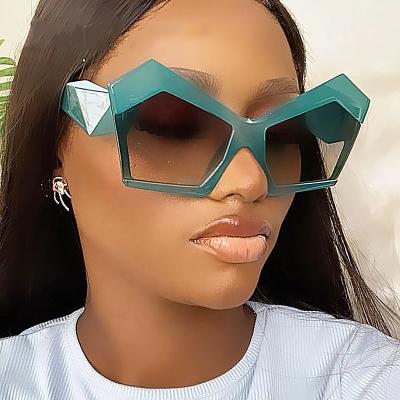 China Vintage Cat Eye Eyewear Sunglasses Irregular Oversized 2022 New Arrival Women Cat Eye LH001 for sale