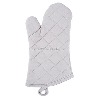 China 2021 Novelty New Fashion Fireproof Kitchen Quilted Linen Cotton Filling Oven Mitt for sale