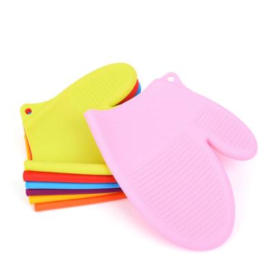 China Wholesale Printed Yiwu Oven Gloves Two Fingers Barbecue Anti-scald Silicone Cooking Gloves Kitchen Tools for sale