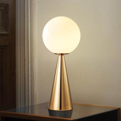 China Modern Modern Gold Lighting Bedroom Bedside Table Hot Glass Table Lamp Desk Lamp for sale