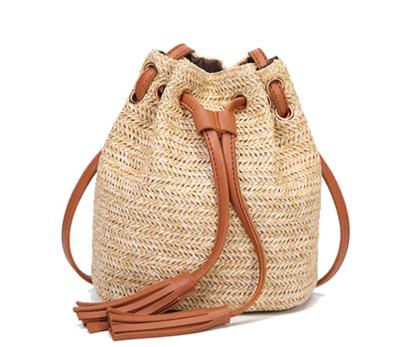 China 2019 New Fashion Tassel Bucket Bag Trendy Drawstring Woven Straw Bag for sale