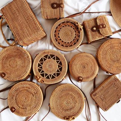 China Waterproof Wholesale Summer Vacation 2022 Round Straw Bag Diy Women Sling Handmade Bags African Vietnam Beach Woven Bali Rattan Bag for sale