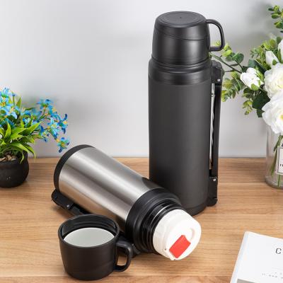 China 1.6L 2L Large Capacity Vacuum Travel Jar 304 Stainless Steel PORTABLE Insulated Flask Outdoors Sports Large Capacity Thermos Bottle for sale