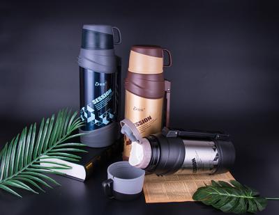 China Large Capacity Travel Pot 304 Stainless Steel Minimalist Vacuum Insulated Flask Outdoor Sports Large Capacity Thermos Bottle for sale