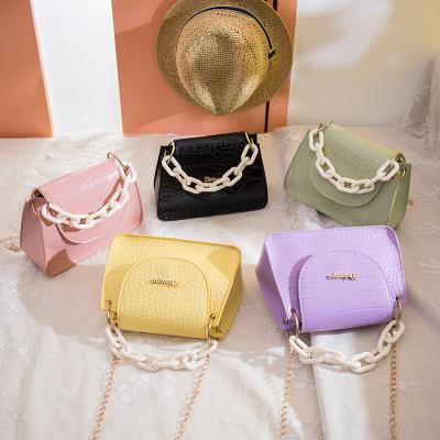 China 2021 high quality fashion chains pinch large capacity PU ladies evening clutches purses and handbags for sale