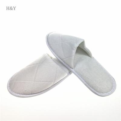 China Exquisite Disposable Indoor Spa Slipper Hotel Hotel Amenities Bathroom Disposable Slippers Wholesale Children for sale