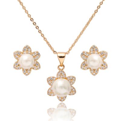 China FASHIONABLE Luxury Hawaiian 18k Champagne Gold Flower Stud Pearl Earrings and Necklace Freshwater Pearl Jewelry Set for sale