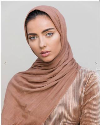 China Wholesale Pure Plain Dyed Color Women Crinkle Shawl Luxury Scarf Wrinkle Scarves Muslim Hijab Rayon Wrap Muffler for sale