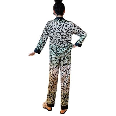 China Free Samples Leopard Print QUICK DRY Pajamas Copy Silk Two Piece Large Size Home Service for sale