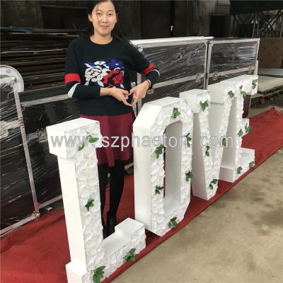 China 2019 New Floral LOVE Letters Wedding Stage Decoration Giant Flower Romantic Weddings for sale