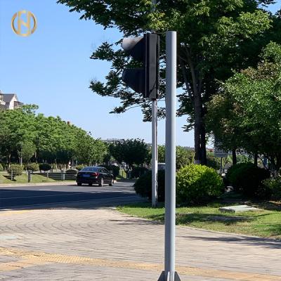 Cina macchina fotografica palo leggero di 4.5M 6M I Type Traffic Light Palo che installa alla strada principale in vendita