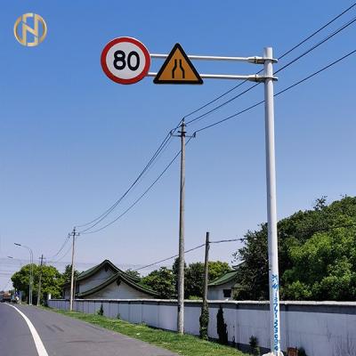 Chine poteau de signalisation d'acier de 6-15M Polonais anticorrosion pour le système de contrôle de la circulation à vendre