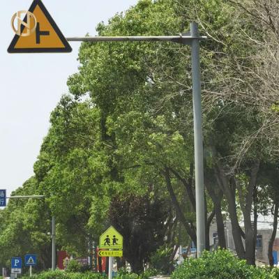 China La placa de calle conveniente poste galvanizó el diseño sísmico anti 3-10M en venta