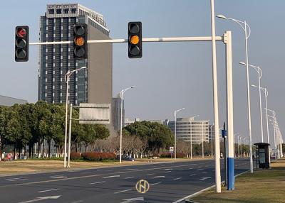 China 8m heißes Bad-galvanisierter Verkehrszeichen-Pole-Wind-Widerstand zu verkaufen