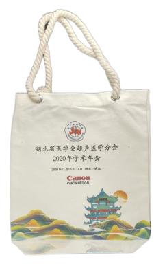 China Bolsa de transporte colorida cosida a mano Bolsas de tela no tejida para ir de compras 16 oz en venta