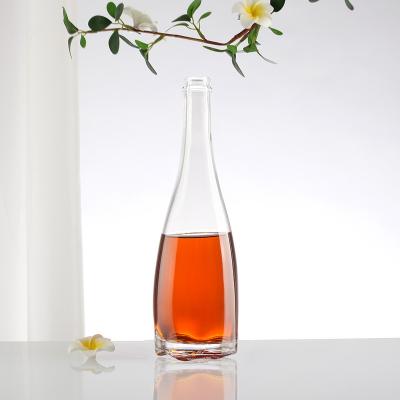 China Creative Design 700ml High Mineral Water Bottle Whiskey Wine Bottles Luxury Glass Bottle for sale