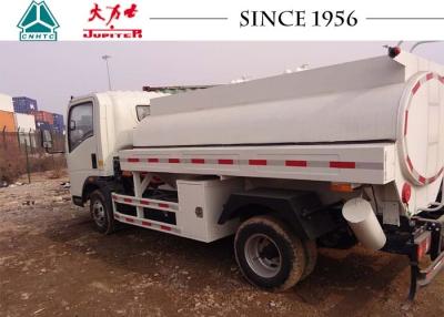 China Camión Bowser de combustible SINOTRUK HOWO 4x2 10000 litros en venta