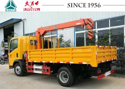 China Camión del cargo de la emisión 4x2 SINOTRUK HOWO del EURO 3 con la máquina de la grúa de 4 toneladas en venta