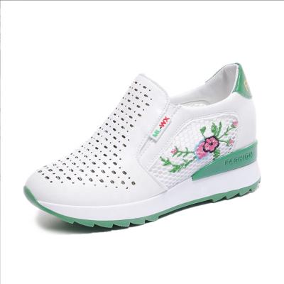 China Breathable Women Round Toe Shoes New Fashion Slip-On Casual Autumn Embroider Sneaker Platform Breathable for sale