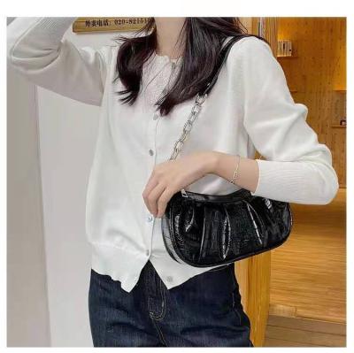 China Fashion Solid Color Crocodile Pattern Handbag Bag Women Ruched Cloud Chain Shoulder Small Main Bags for sale