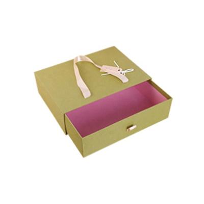 China Recyclable Custom Luxury Packaging Gift Box For Apparel Fair Price Graduation Draw Rigid Paper Box With Ribbon for sale