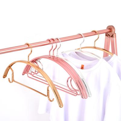 China Large anti-skid modern air sweater deformation non - trace clothing shelf shoulder angle family can not afford to wrap for sale